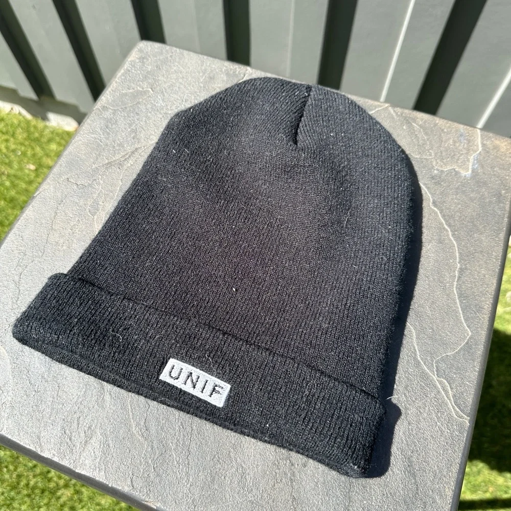 UNIF black acrylic